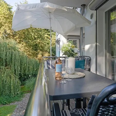 아파트 Strandvilla Augustusbad Unter'm Ostseestern 샬베우츠